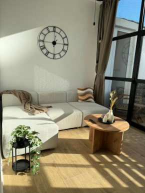 Spacious 4 room apartment, 8min walk to old town, free parking, all new Bari